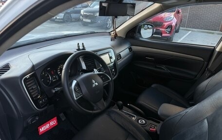 Mitsubishi Outlander III рестайлинг 3, 2013 год, 1 575 000 рублей, 8 фотография