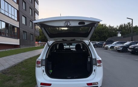 Mitsubishi Outlander III рестайлинг 3, 2013 год, 1 575 000 рублей, 12 фотография