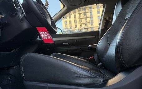 Mitsubishi Outlander III рестайлинг 3, 2013 год, 1 575 000 рублей, 14 фотография