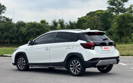 Toyota Yaris, 2022 год, 1 271 000 рублей, 4 фотография