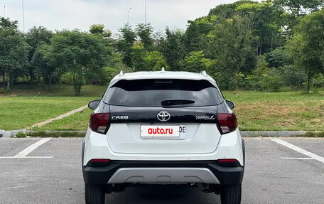 Toyota Yaris, 2022 год, 1 271 000 рублей, 5 фотография