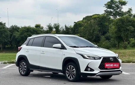 Toyota Yaris, 2022 год, 1 271 000 рублей, 3 фотография