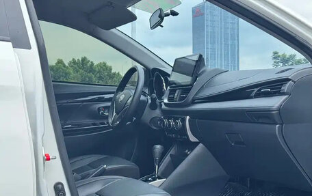 Toyota Yaris, 2022 год, 1 271 000 рублей, 9 фотография