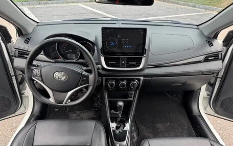 Toyota Yaris, 2022 год, 1 271 000 рублей, 11 фотография