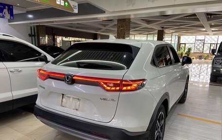 Honda Vezel, 2023 год, 1 680 000 рублей, 4 фотография