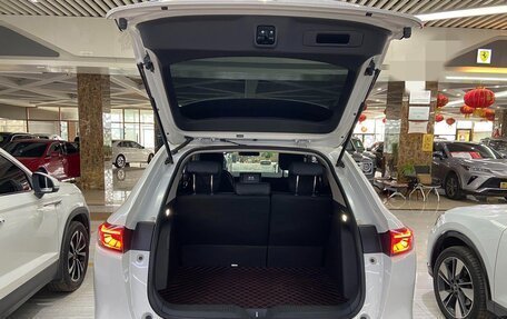Honda Vezel, 2023 год, 1 680 000 рублей, 12 фотография