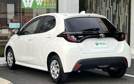 Toyota Yaris, 2022 год, 950 100 рублей, 2 фотография