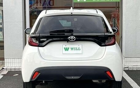 Toyota Yaris, 2022 год, 950 100 рублей, 3 фотография