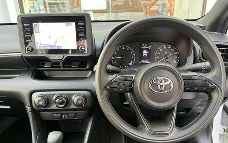 Toyota Yaris, 2022 год, 950 100 рублей, 7 фотография