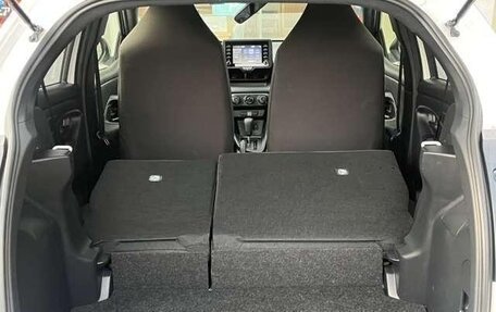 Toyota Yaris, 2022 год, 950 100 рублей, 18 фотография