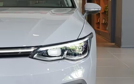 Volkswagen Golf VIII, 2024 год, 2 405 000 рублей, 2 фотография