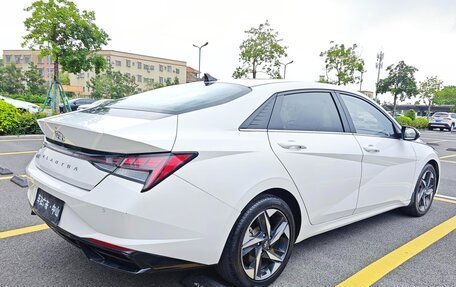 Hyundai Elantra, 2022 год, 1 370 000 рублей, 4 фотография