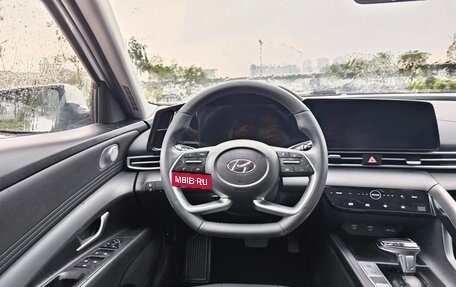 Hyundai Elantra, 2022 год, 1 370 000 рублей, 12 фотография