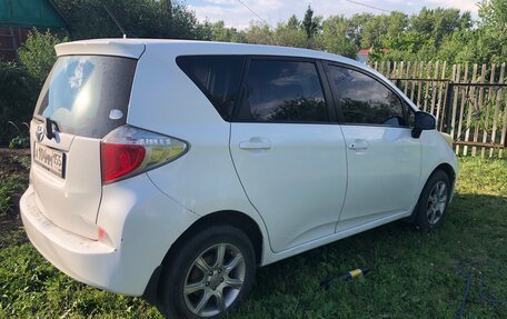 Toyota Ractis II, 2011 год, 550 000 рублей, 3 фотография