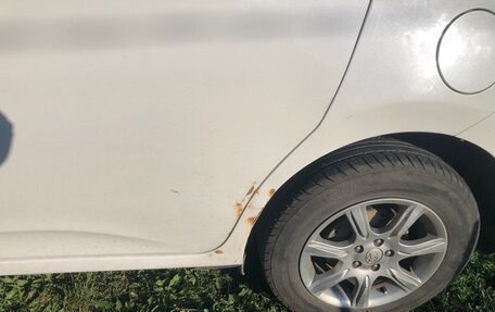 Toyota Ractis II, 2011 год, 550 000 рублей, 6 фотография