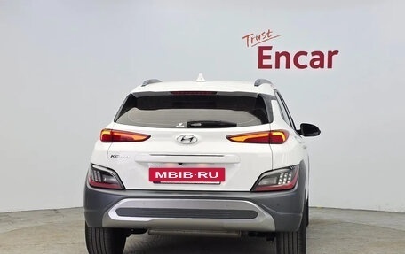 Hyundai Kona I, 2022 год, 1 780 000 рублей, 3 фотография