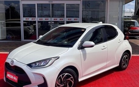 Toyota Yaris, 2023 год, 1 262 333 рублей, 2 фотография