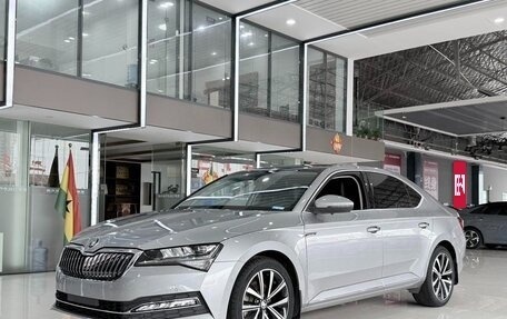 Skoda Superb III рестайлинг, 2022 год, 1 890 000 рублей, 1 фотография