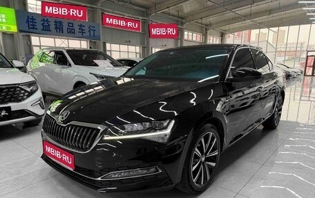 Skoda Superb III рестайлинг, 2022 год, 1 890 000 рублей, 1 фотография