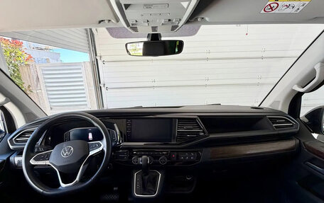 Volkswagen Multivan T6 рестайлинг, 2021 год, 8 500 000 рублей, 5 фотография