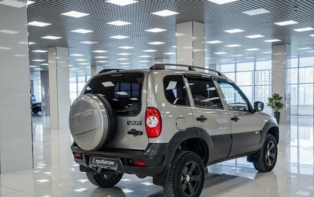 Chevrolet Niva I рестайлинг, 2017 год, 696 000 рублей, 2 фотография