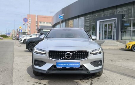 Volvo V60 Cross Country II, 2019 год, 3 050 000 рублей, 2 фотография
