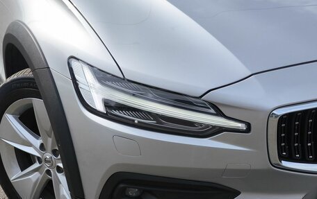 Volvo V60 Cross Country II, 2019 год, 3 050 000 рублей, 9 фотография