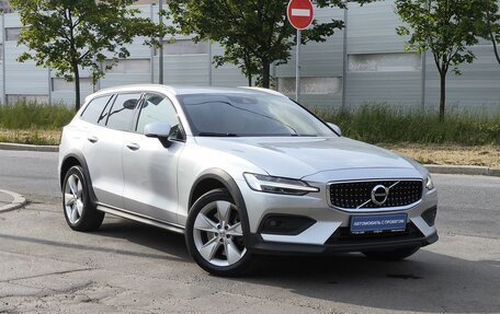 Volvo V60 Cross Country II, 2019 год, 3 050 000 рублей, 11 фотография