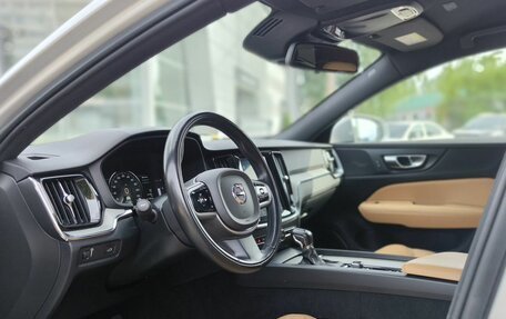 Volvo V60 Cross Country II, 2019 год, 3 050 000 рублей, 14 фотография