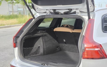 Volvo V60 Cross Country II, 2019 год, 3 050 000 рублей, 13 фотография