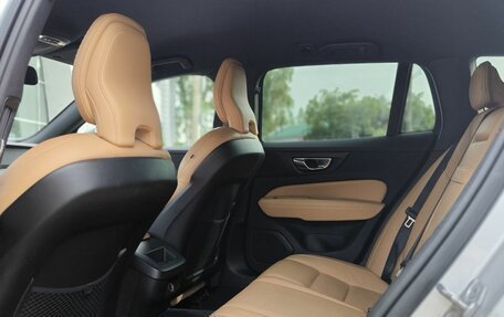 Volvo V60 Cross Country II, 2019 год, 3 050 000 рублей, 16 фотография