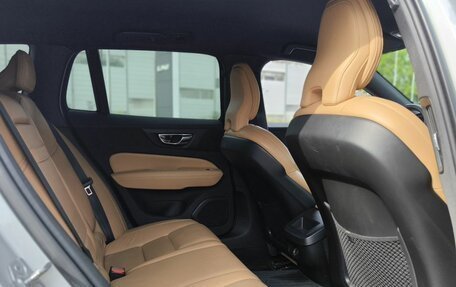 Volvo V60 Cross Country II, 2019 год, 3 050 000 рублей, 17 фотография