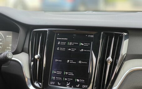 Volvo V60 Cross Country II, 2019 год, 3 050 000 рублей, 29 фотография
