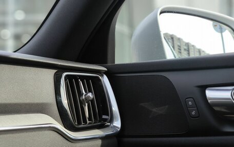 Volvo V60 Cross Country II, 2019 год, 3 050 000 рублей, 21 фотография