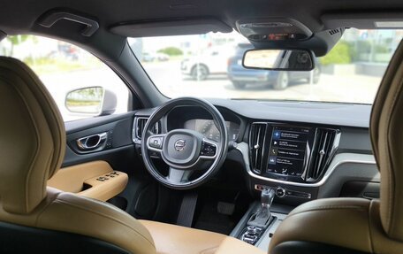 Volvo V60 Cross Country II, 2019 год, 3 050 000 рублей, 24 фотография