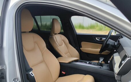 Volvo V60 Cross Country II, 2019 год, 3 050 000 рублей, 19 фотография