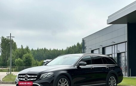 Mercedes-Benz E-Класс, 2017 год, 3 300 000 рублей, 3 фотография