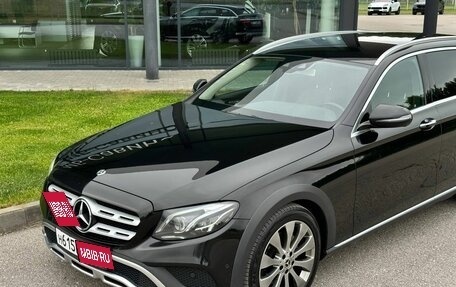 Mercedes-Benz E-Класс, 2017 год, 3 300 000 рублей, 4 фотография
