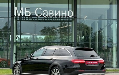 Mercedes-Benz E-Класс, 2017 год, 3 300 000 рублей, 8 фотография
