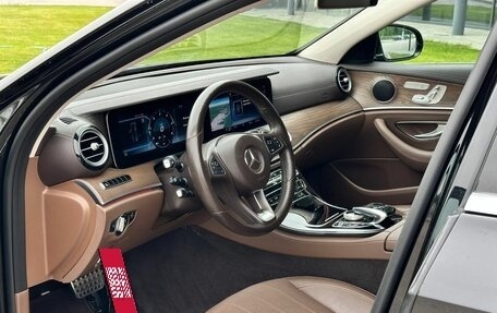 Mercedes-Benz E-Класс, 2017 год, 3 300 000 рублей, 17 фотография