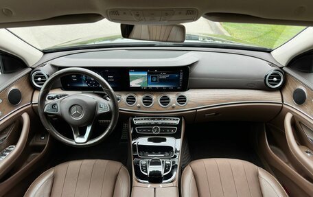 Mercedes-Benz E-Класс, 2017 год, 3 300 000 рублей, 18 фотография