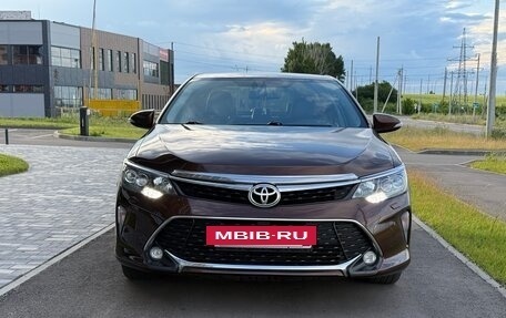 Toyota Camry, 2017 год, 2 200 000 рублей, 5 фотография