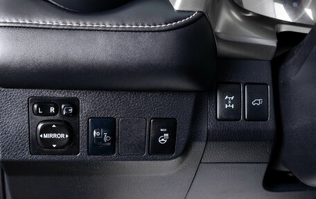 Toyota RAV4, 2017 год, 2 159 000 рублей, 21 фотография
