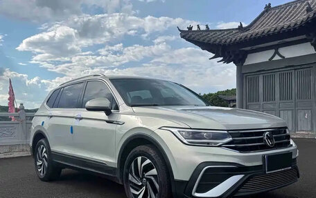Volkswagen Tiguan II, 2022 год, 2 354 139 рублей, 3 фотография