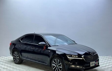 Skoda Superb III рестайлинг, 2022 год, 1 870 000 рублей, 3 фотография