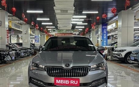 Skoda Superb III рестайлинг, 2022 год, 1 890 000 рублей, 2 фотография