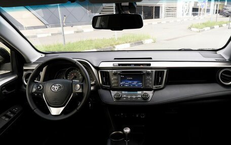 Toyota RAV4, 2015 год, 1 695 000 рублей, 7 фотография