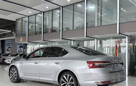 Skoda Superb III рестайлинг, 2022 год, 1 890 000 рублей, 6 фотография