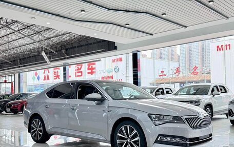 Skoda Superb III рестайлинг, 2022 год, 1 890 000 рублей, 3 фотография