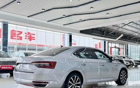 Skoda Superb III рестайлинг, 2022 год, 1 890 000 рублей, 4 фотография